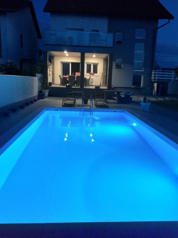 Dvorište - Apartmani 'Dunavski san' ****